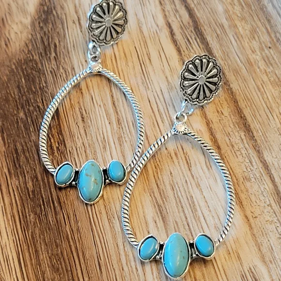 Three-Stone Turquoise Howlite Concho Twist Drop Dangle Earring, cowgirl chic - Picture 1 of 6